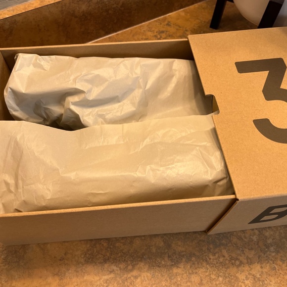 Yeezy Boost 380 - Picture 7 of 7